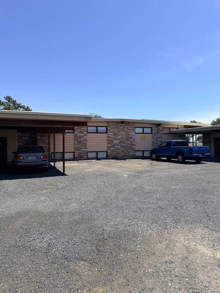 Building Photo - 539 W Crest Dr