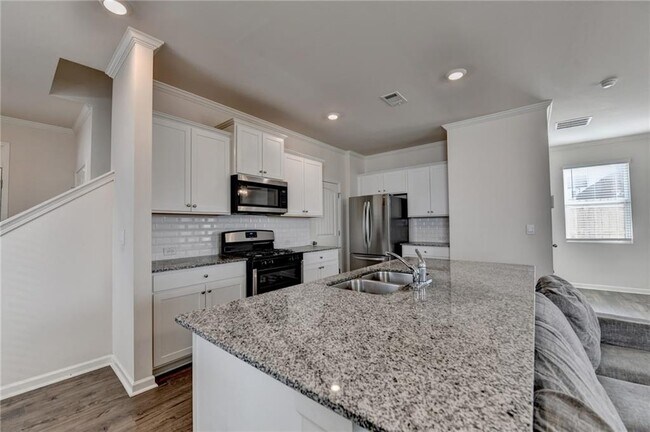 Building Photo - 31 Valleywood Ct