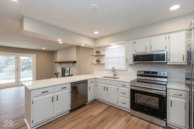 Building Photo - 707 Daffon Dr