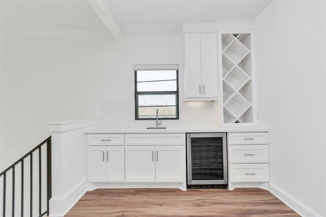 Building Photo - 5735 Winsome Ln