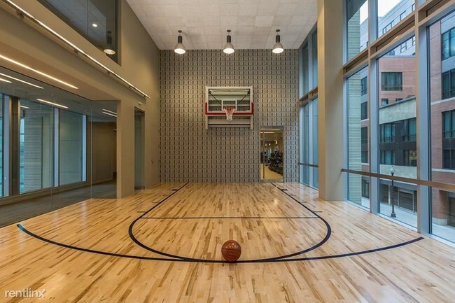 Building Photo - 112 beverly St