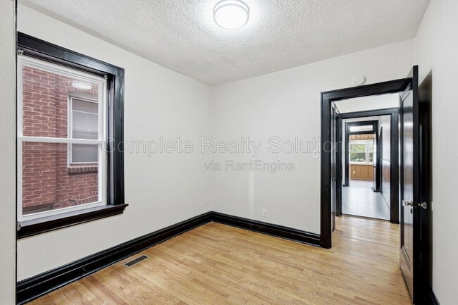 Building Photo - 5055 Lindenwood Ave