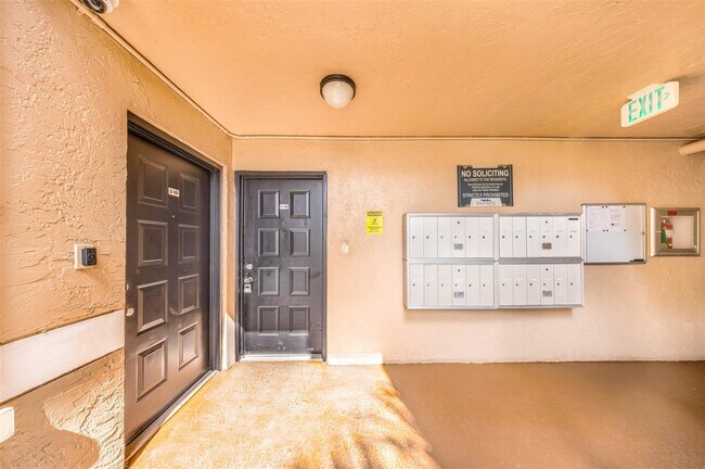 Building Photo - 8977 Wiles Rd