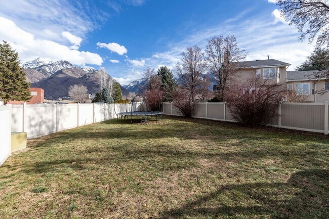 Building Photo - 2744 Newcastle Dr