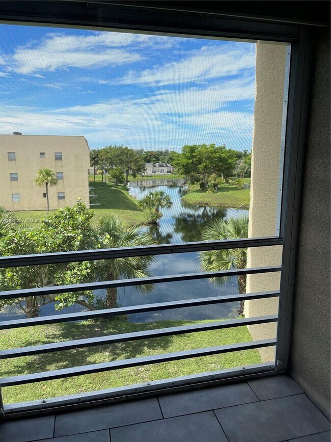 Building Photo - 8285 Sunrise Lakes Blvd