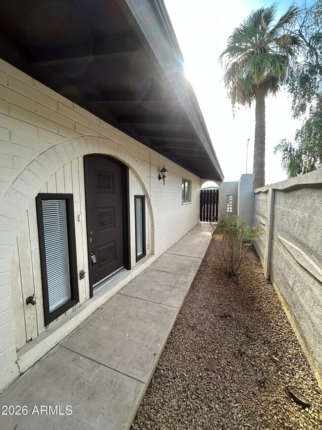 Building Photo - 512 W Malibu Dr