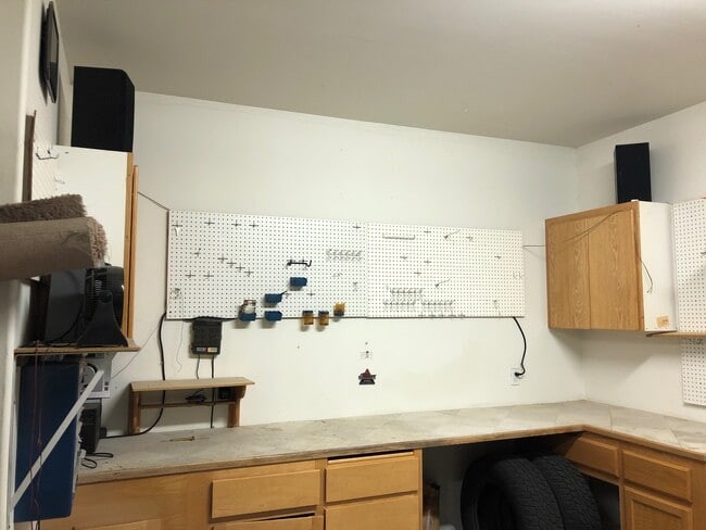 Building Photo - 525 S Glenmoor Dr