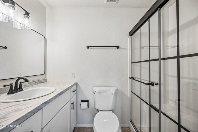 Building Photo - 2943 E Irwin Ave