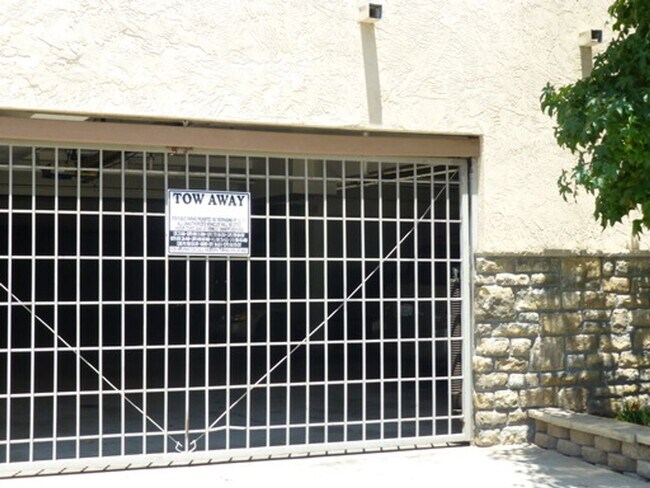 Building Photo - 1202 Donax Ave