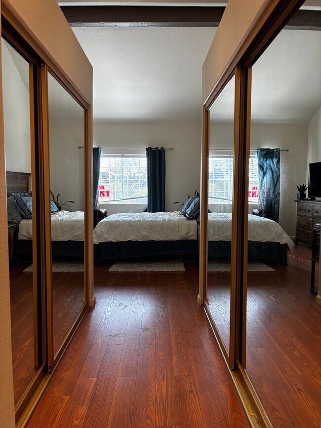 Building Photo - Beautiful La Jolla Condo – Fully Furnished