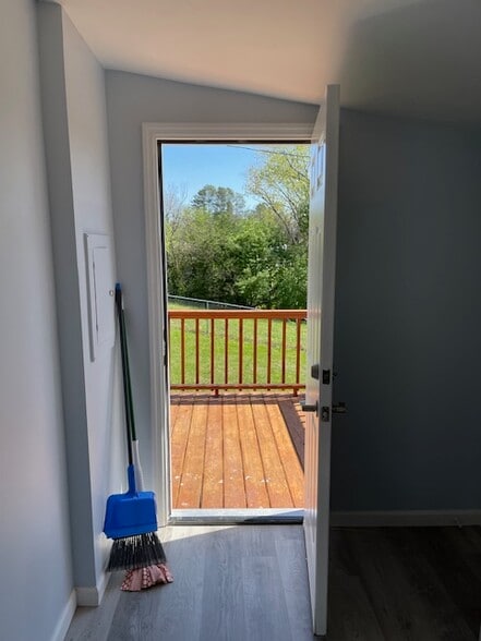 Building Photo - 711 Anton St