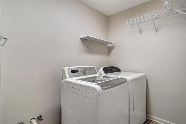 Building Photo - 510 Jacaranda Ct
