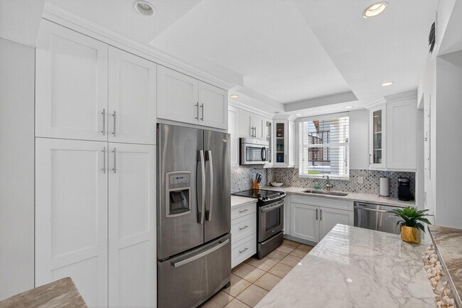 Building Photo - 100 Paradise Harbour Blvd