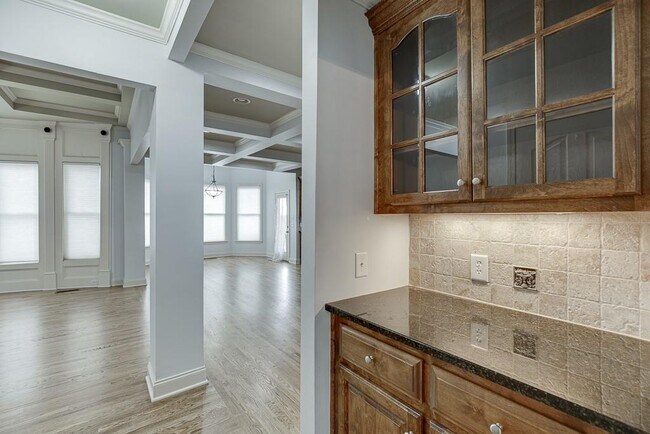 Building Photo - 4537 Grandview Pkwy