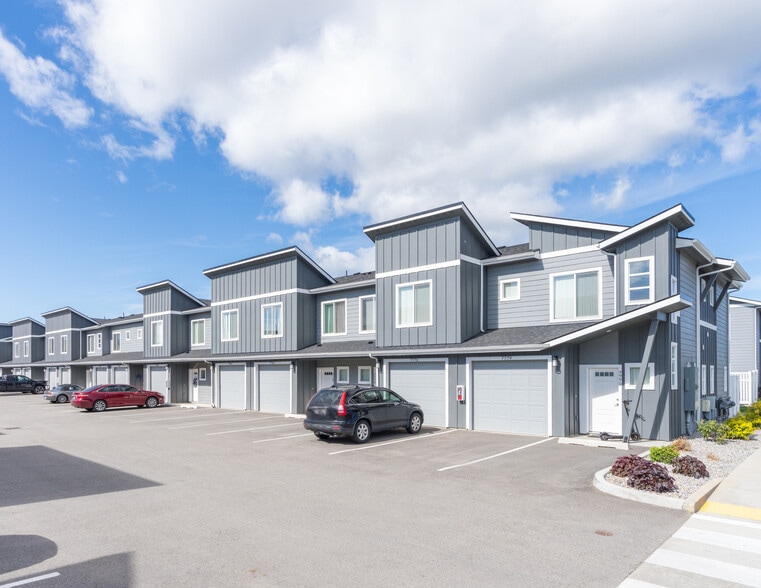 Primary Photo - Prairie Pointe Apartments & Townhomes