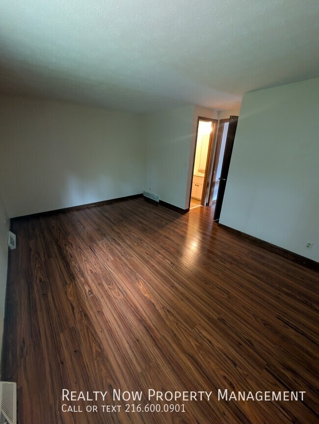 Building Photo - 1387 Belvoir Mews