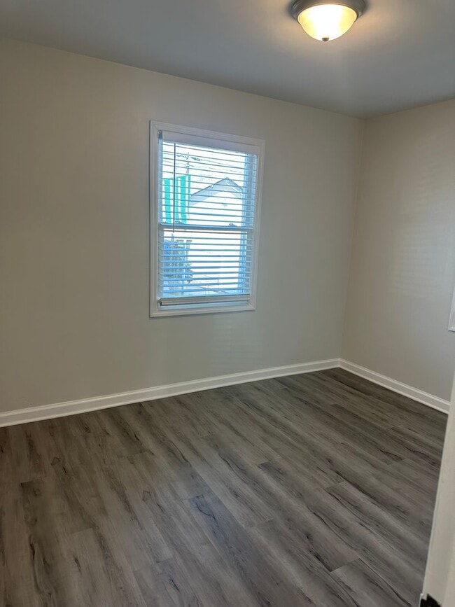 Building Photo - Charming 3 Bedroom In Central Columbus with Fenced in Yard