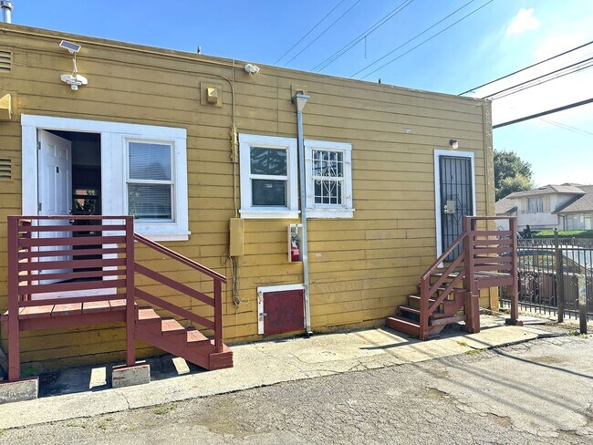 Building Photo - 2648 E 27th St