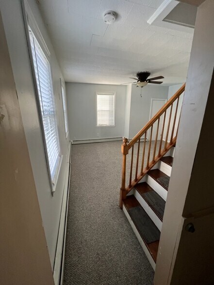 Building Photo - 388 Snell St