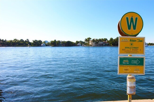 Building Photo - 3015 Seville St