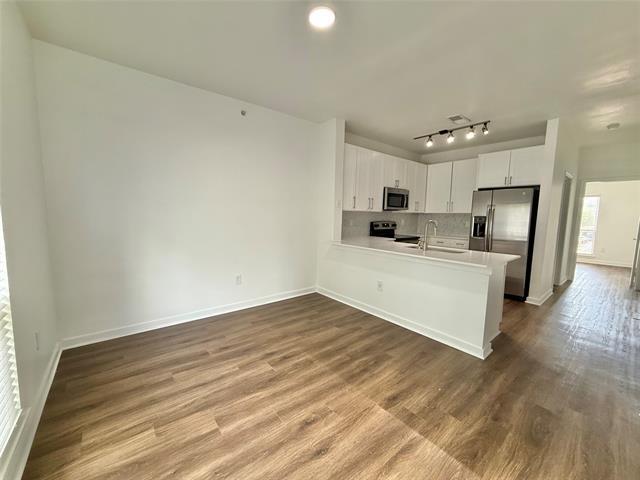 Building Photo - 6740 Windhaven Pkwy