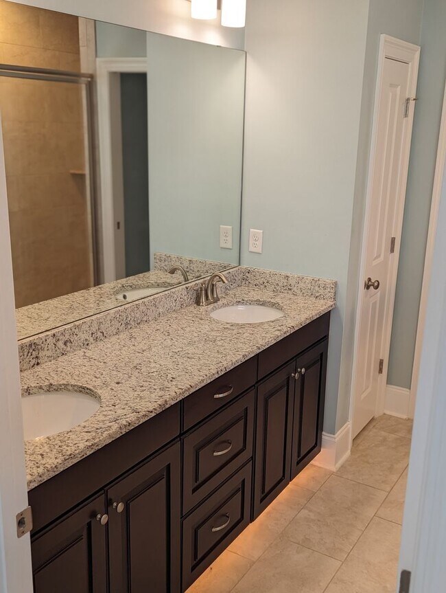 Building Photo - Beautiful 4 Bedroom, 3.5 Bath + Office Single Family Home Located in Ox Bottom Crest For Lease
