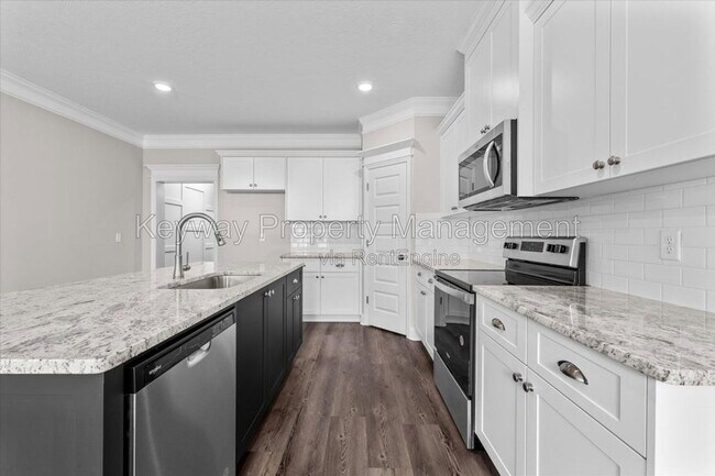 Building Photo - 1047 Linsmore Ave