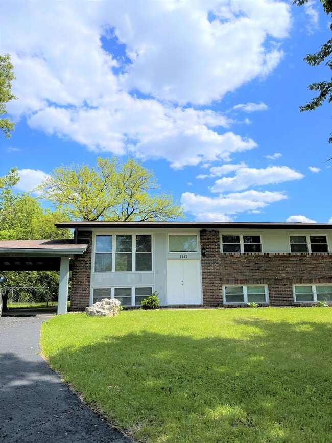 Primary Photo - SINGLE FAMILY LOCATED IN MANCHESTER, off 1...