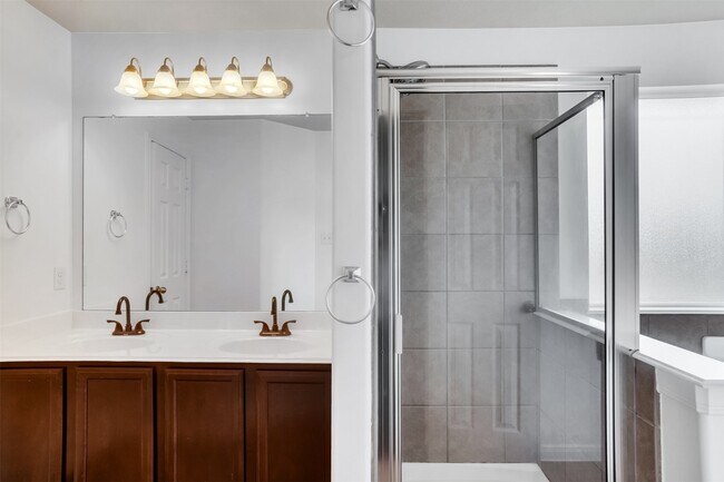 Building Photo - 15807 Little Miss Creek Dr