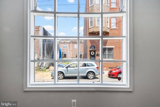 Building Photo - 1802 Montrose St
