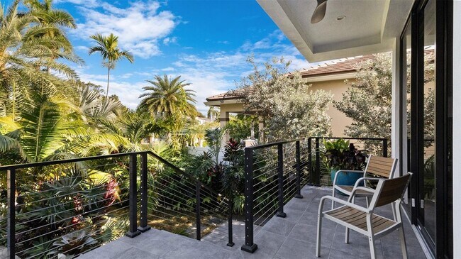 Building Photo - 823 Ponce de Leon Dr