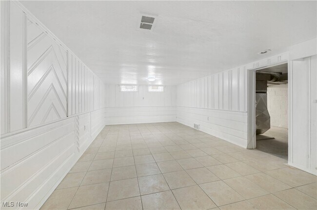 Building Photo - 2400 Saybrook Rd