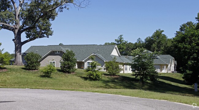 Building Photo - Grand Oaks Apartment Homes