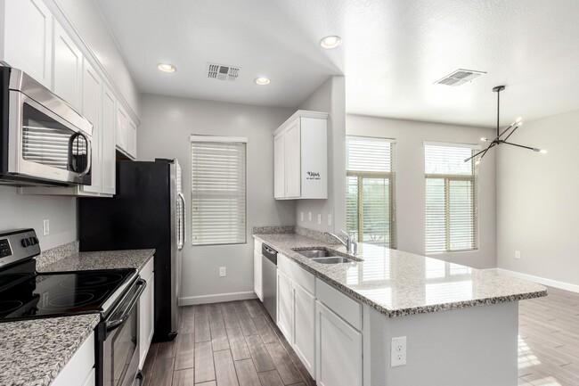 Building Photo - Modern 2-Bedroom Townhouse in Gilbert