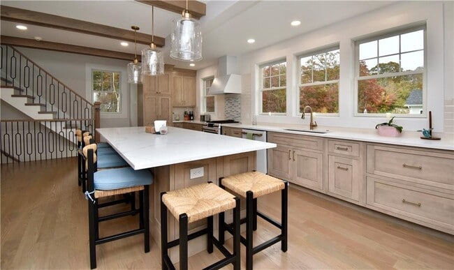 Building Photo - 5 Phil's Path