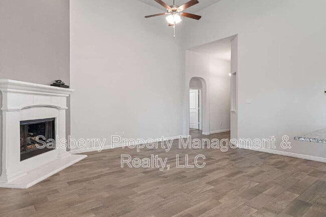 Building Photo - 821 Falcon Rd