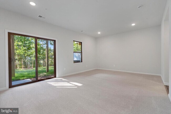 Building Photo - 6947 Gladebrook Rd