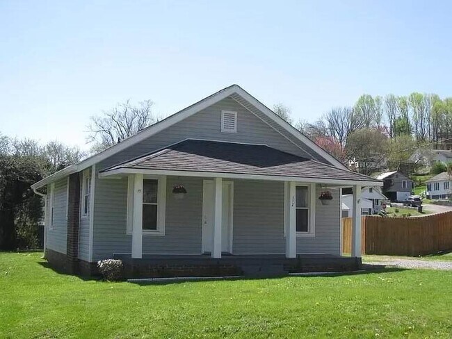 Building Photo - 112 Virgil Ave