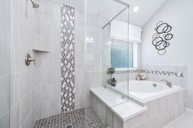 Building Photo - 2022 Groveland Glen Dr