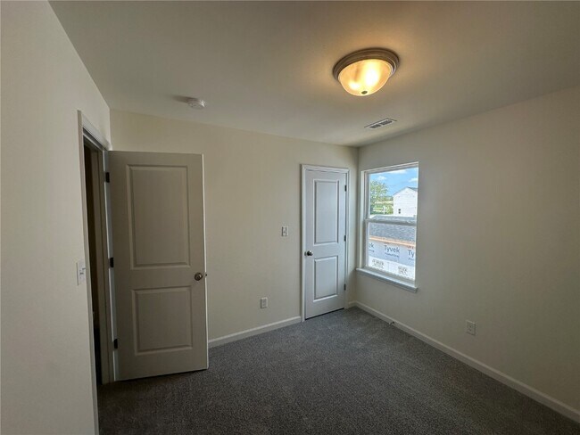 Building Photo - 443 Sunset Hollow Drive