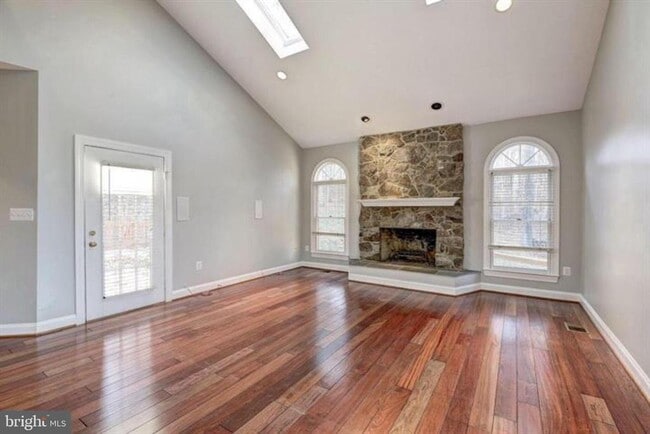 Building Photo - 2082 Hunters Crest Way