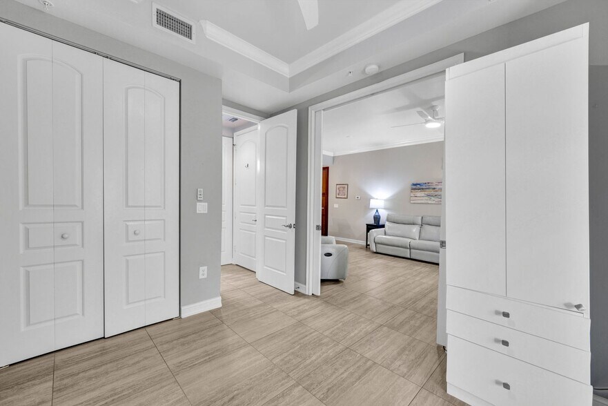 Guest Bedroom 1 - 4450 Chickee Hut Ct