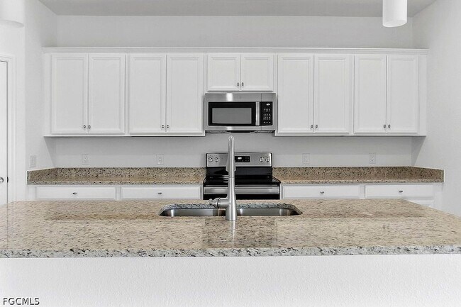 Building Photo - 14882 Portico Blvd