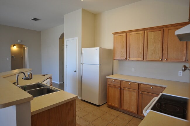 Building Photo - Custom Built Home in Flint!