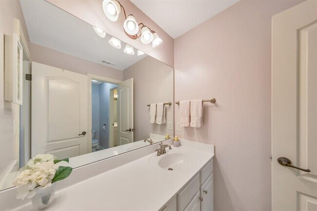 Building Photo - 5024 Glen Forrest Dr