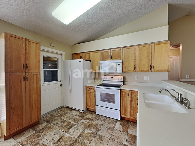 Building Photo - 10979 Mindanao Dr S