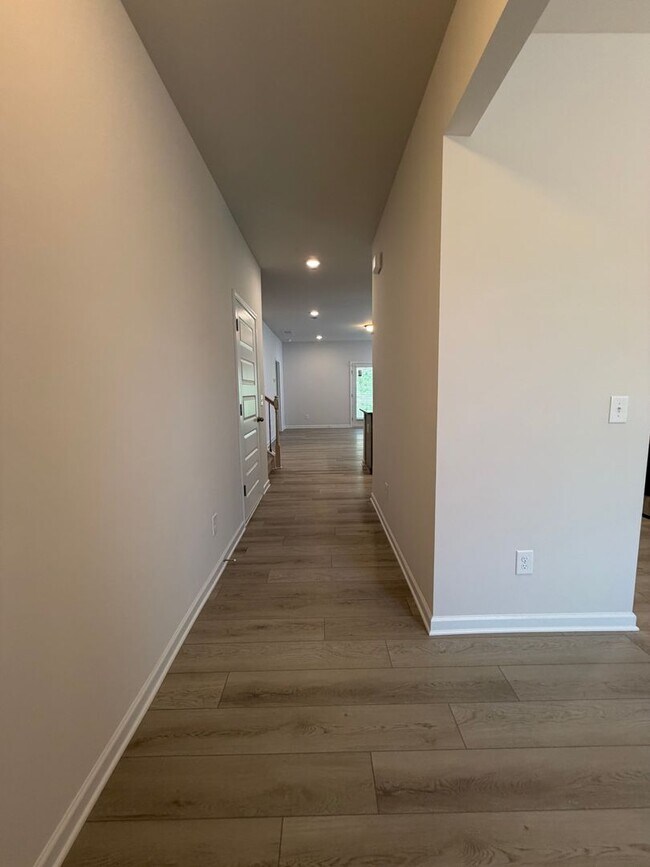 Building Photo - Brand New 4/3.5 House in West Rome- $2,195