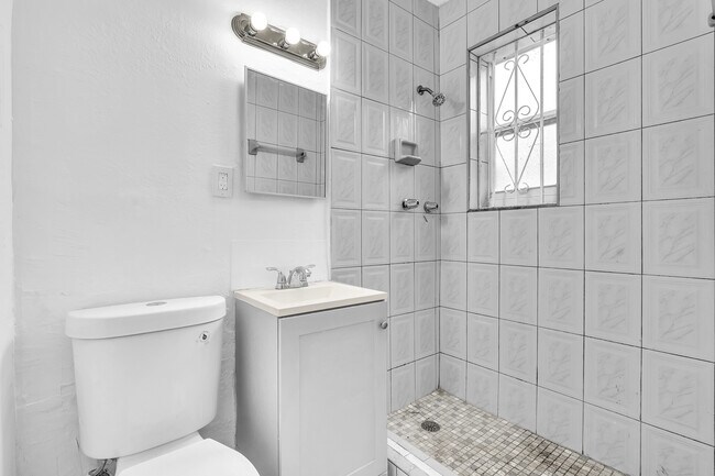 Building Photo - 250-252 NE 77th St