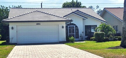 Building Photo - 841 Kings Way