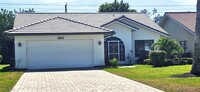 Building Photo - 841 Kings Way